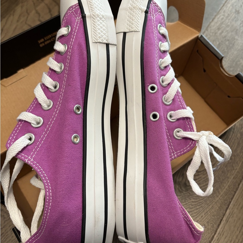 Converse Unisex Vibrant Purple (iris orchid) Sneakers women’s size 11